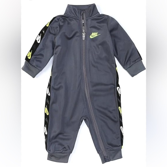 NIKE ⭐️newborn onesie